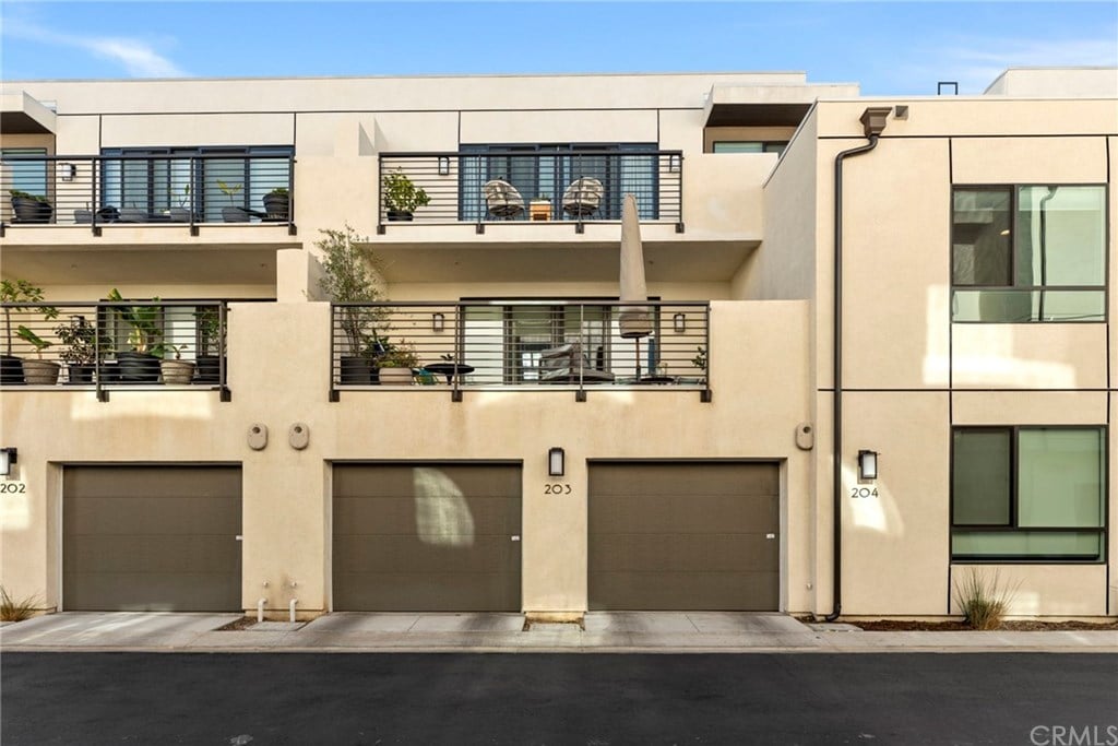 118 S Avenue 50, Unit 203