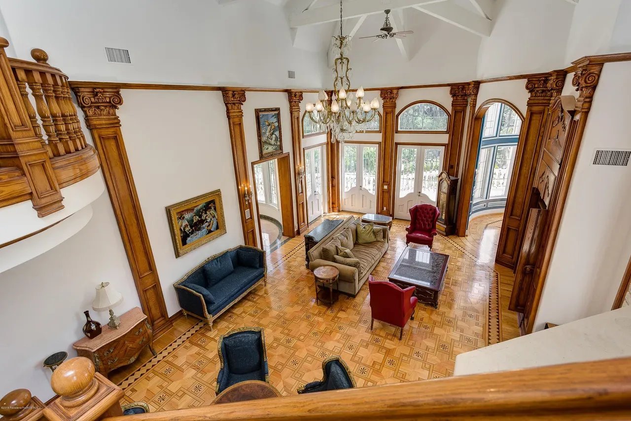 4158 Commonwealth Ave