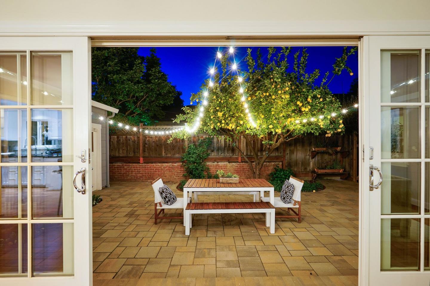 1329 Cordilleras Ave