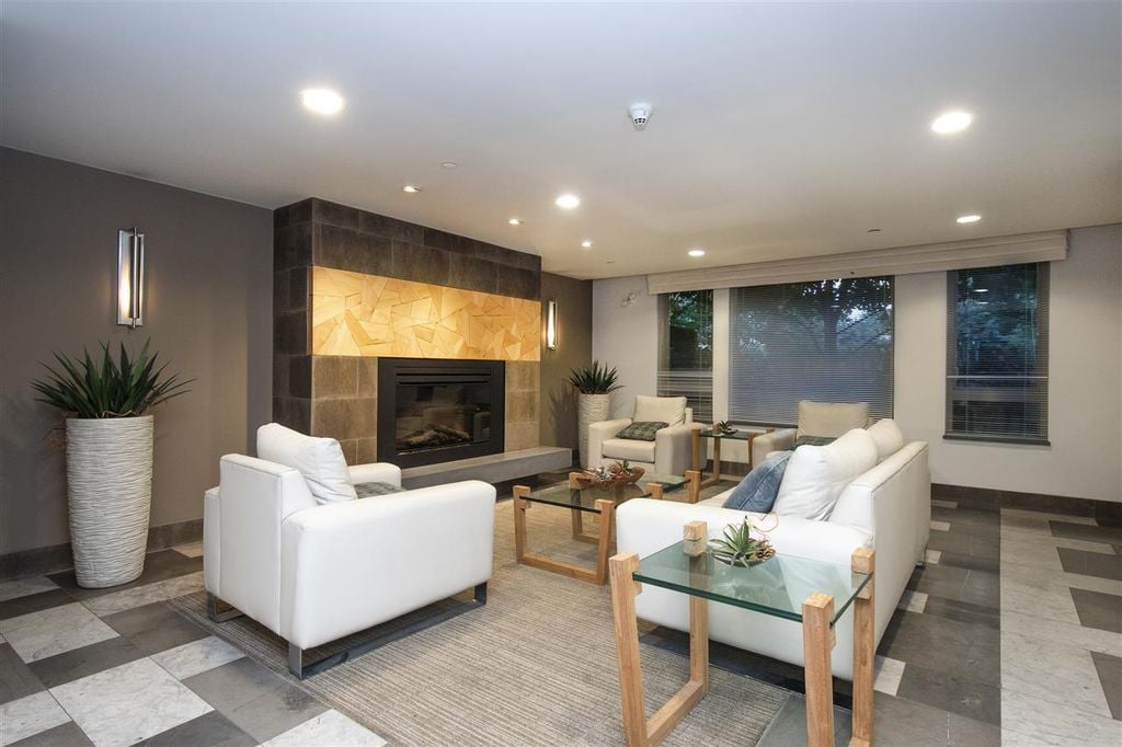 119 W 22nd St, #222
