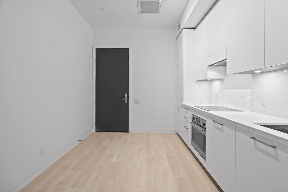 33 Frederick Todd Way 217, Toronto C11 Unit: 217