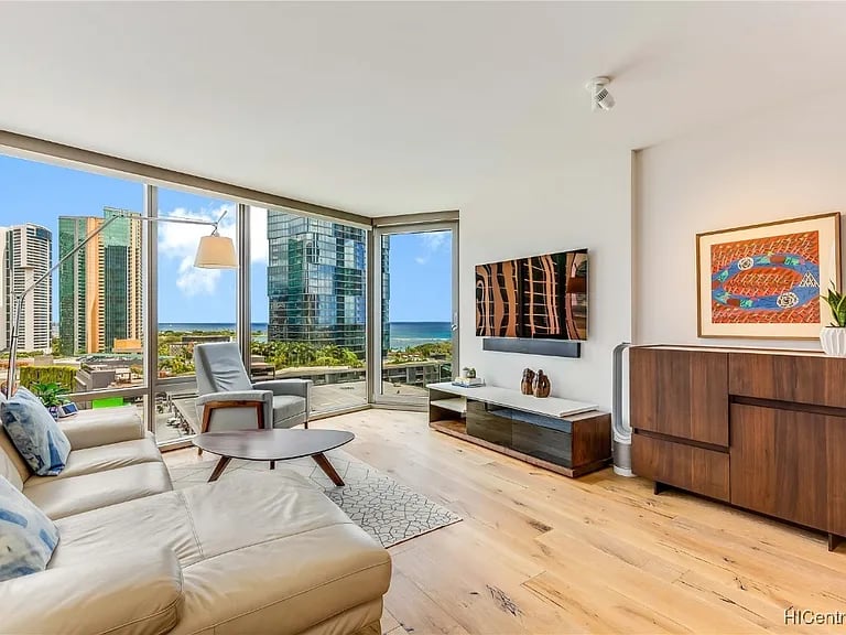 1001 Queen St, #1212