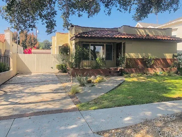 1119 N Vinedo Ave