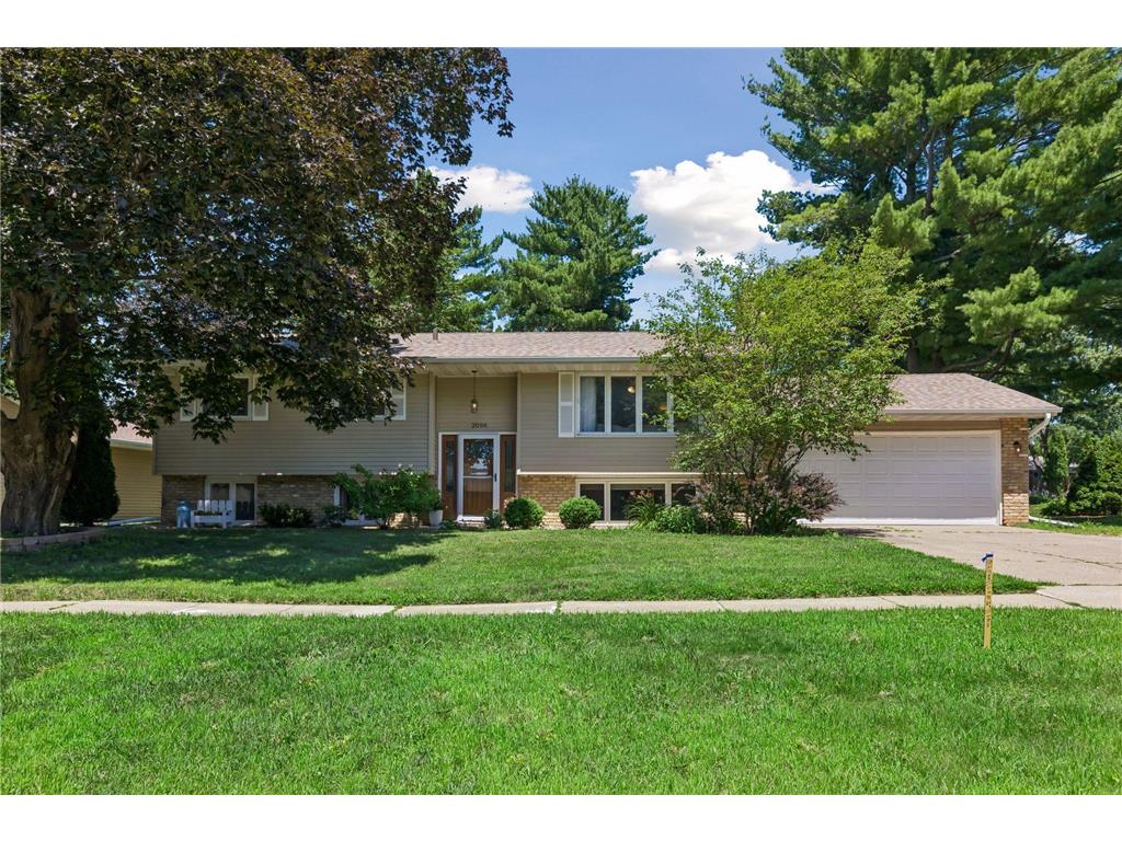 2006 River Hills Drive, Burnsville, MN 55337
