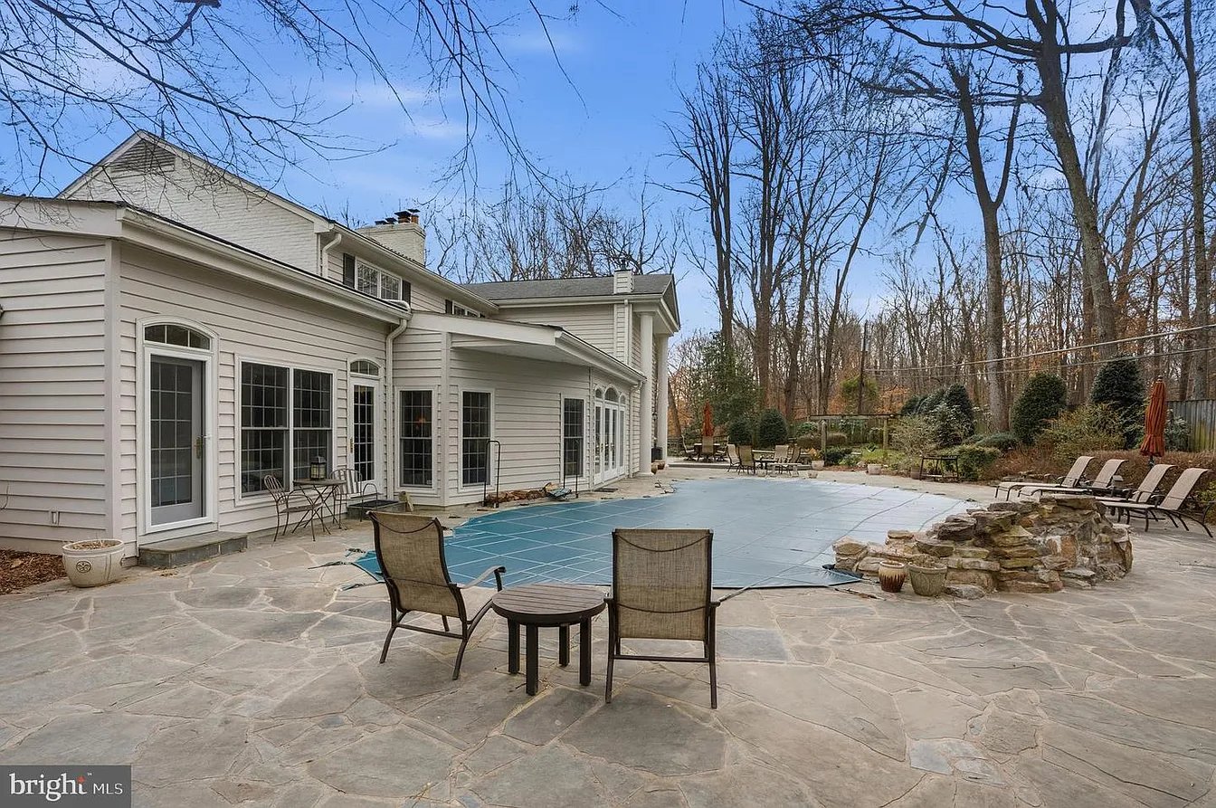 304 Chesapeake Dr