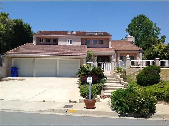 5461 Pacifica Dr