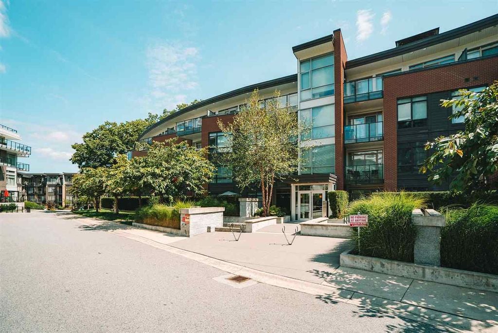 22 E Royal Ave, #413