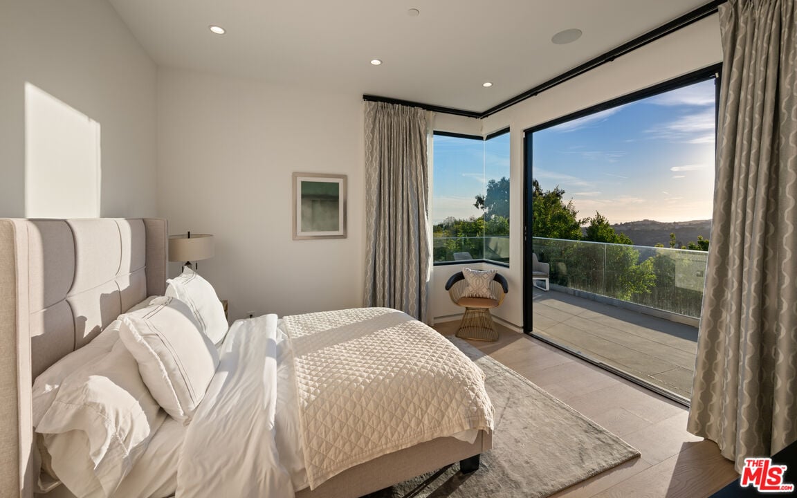 Aurelian Crest, Linda Flora Dr, 90049