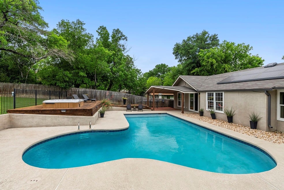 7102 Creighton Ln