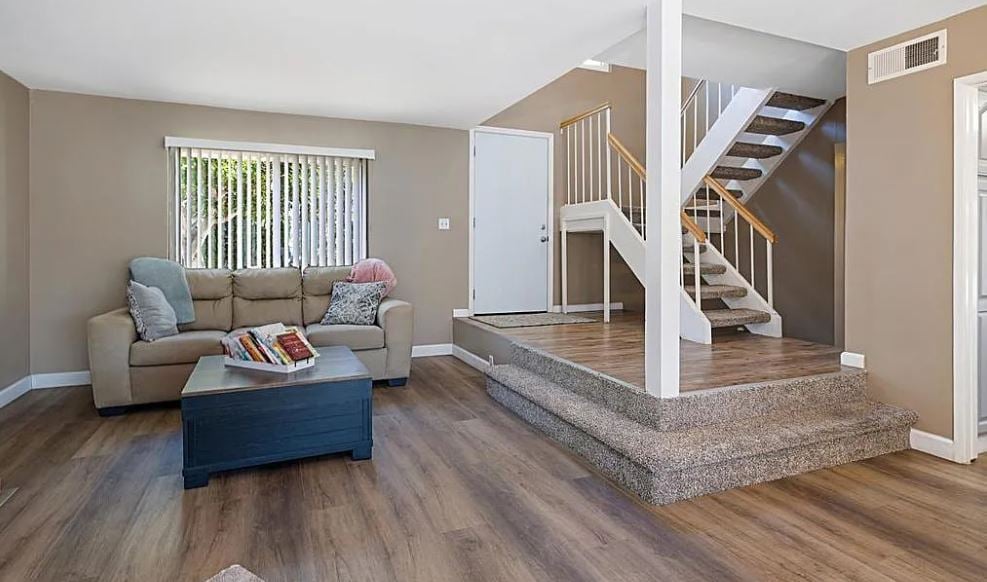 5676  Chateau Dr San Diego, CA