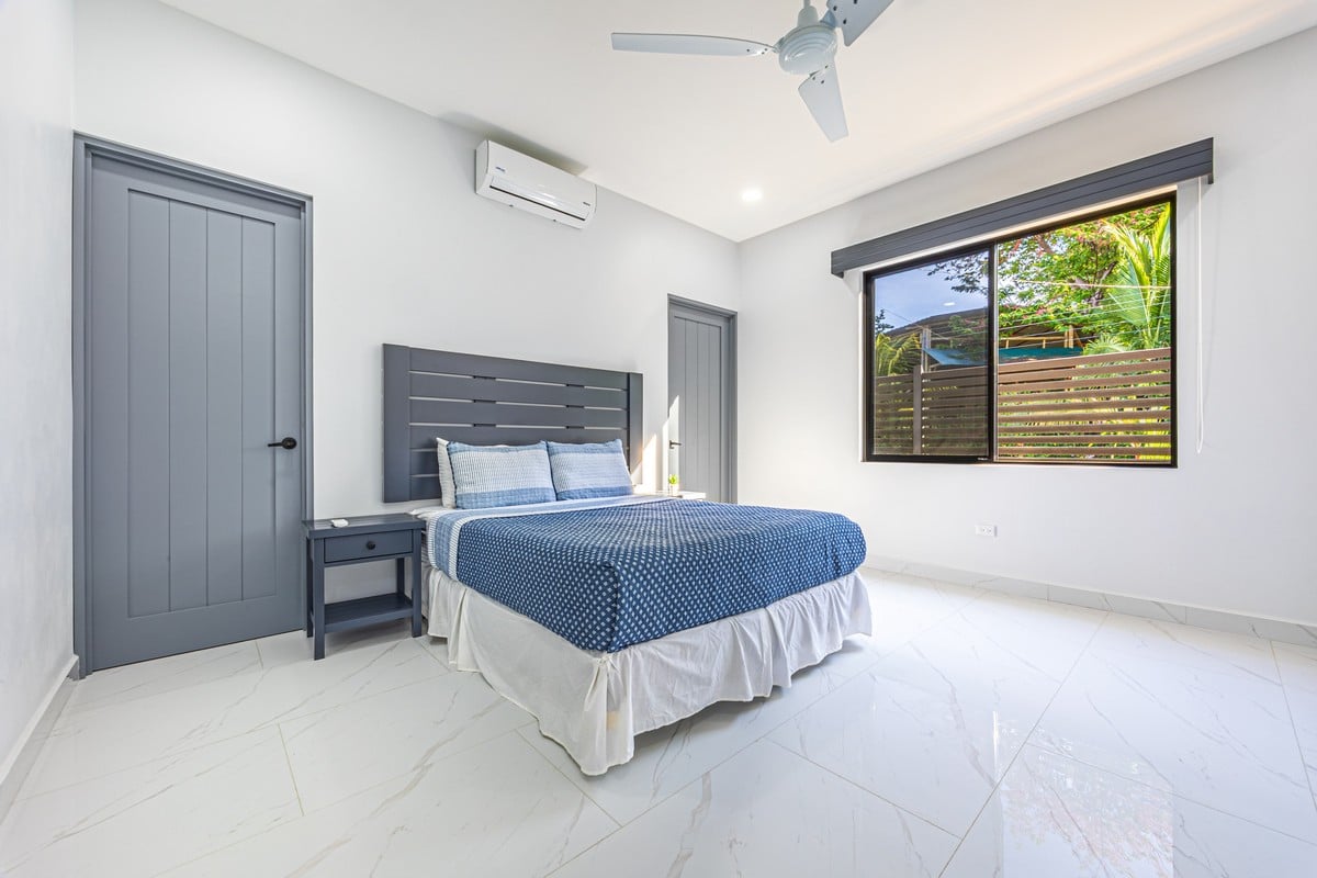 0.12 ACRES – 3 Bedrooms Newly Built Modern Home, With Pool & Privacy, Only 4min to the Beach!!!