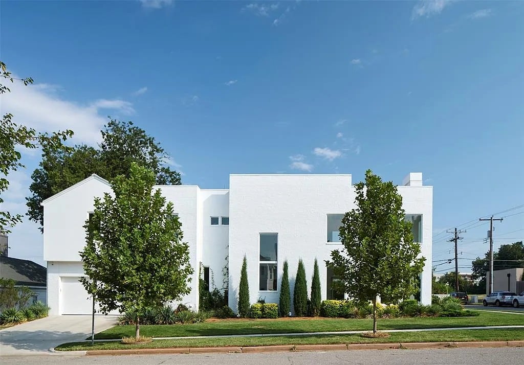 901 N Francis Ave