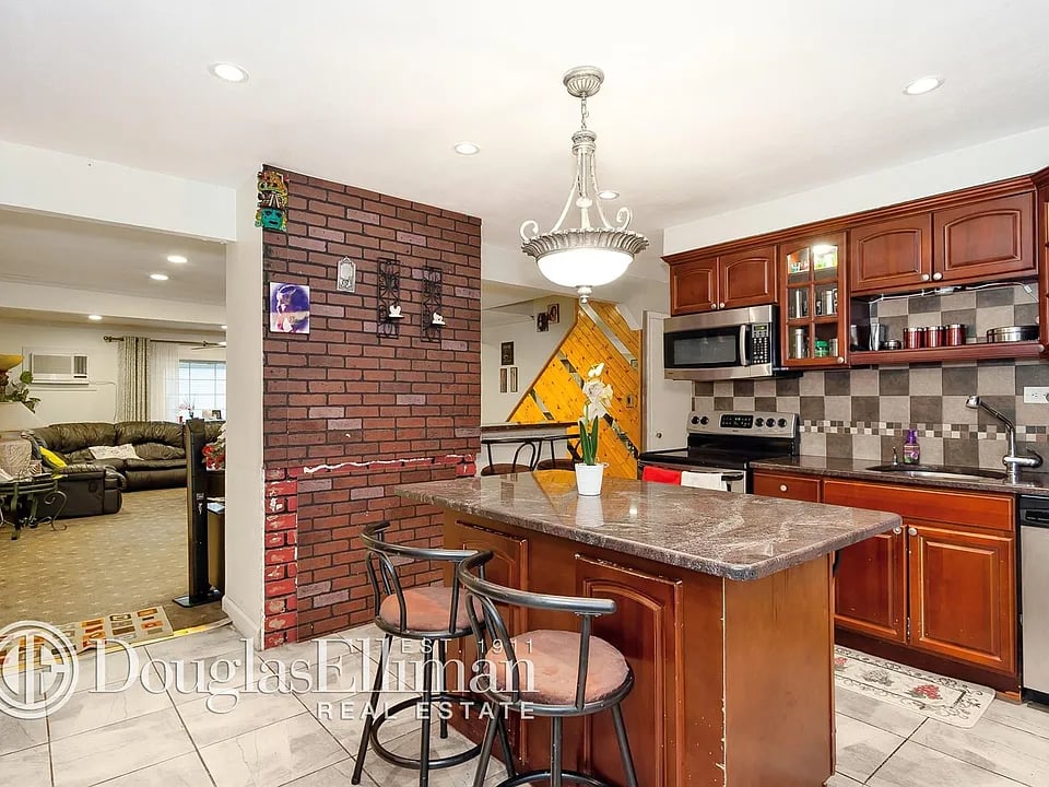 327 Acre Ln