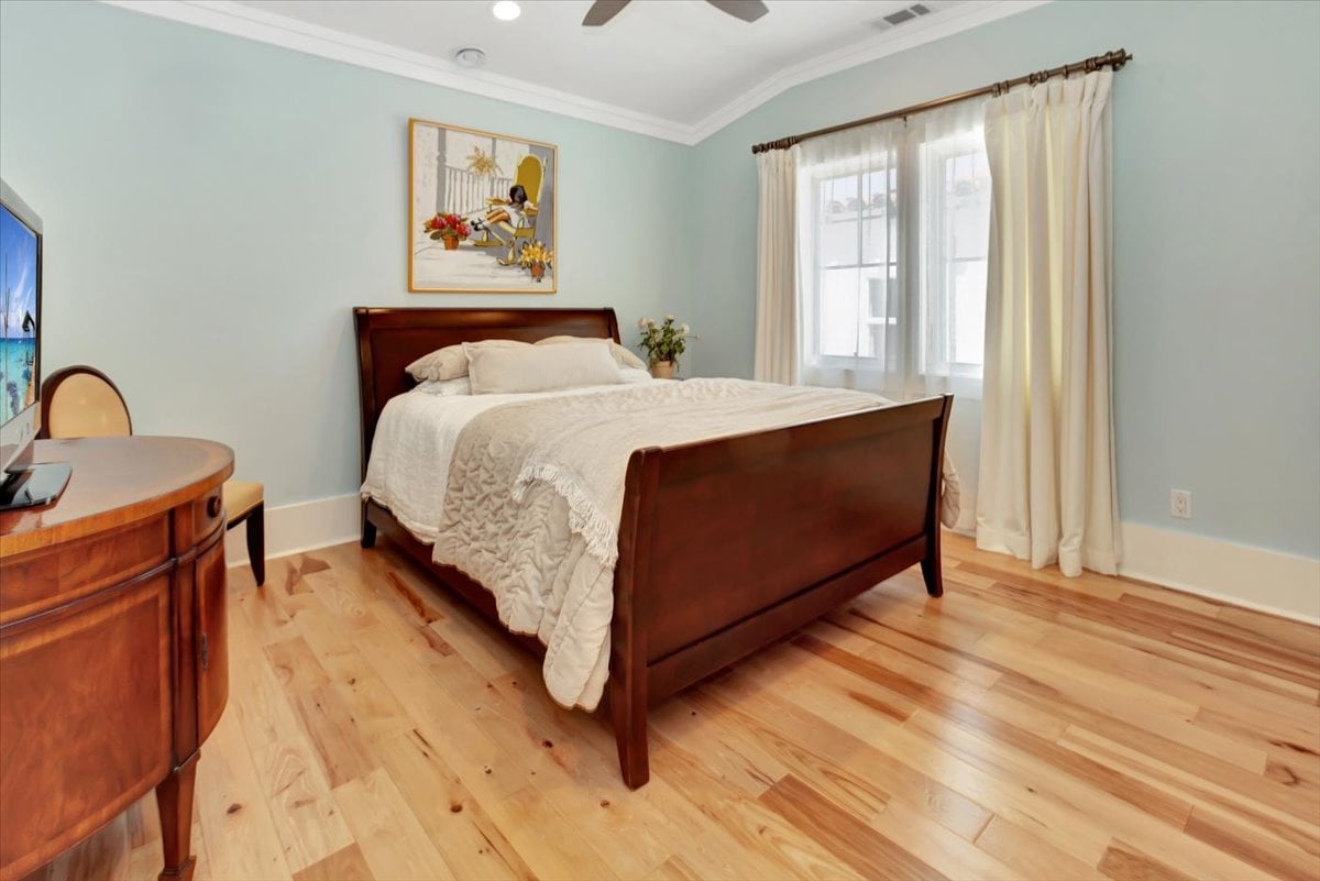 57 Savona Walk