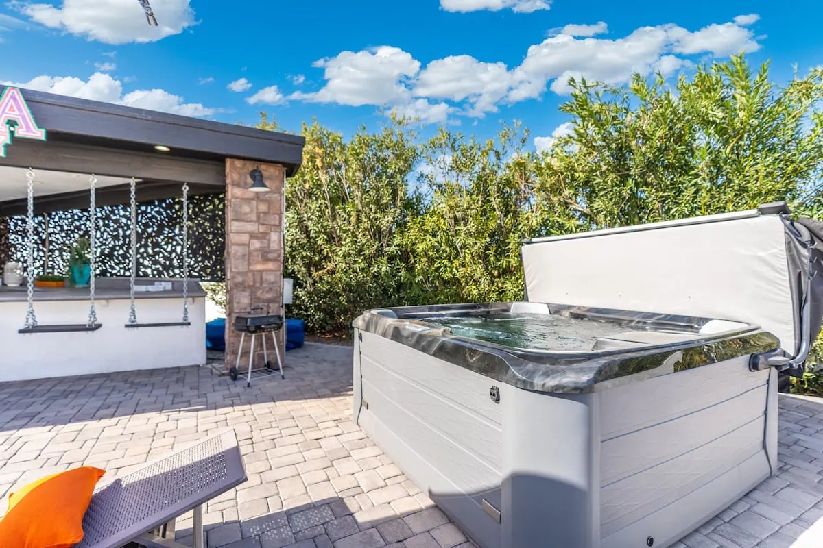 Phoenix Luxury! Pickleball | Free Heated Pool | Hot Tub