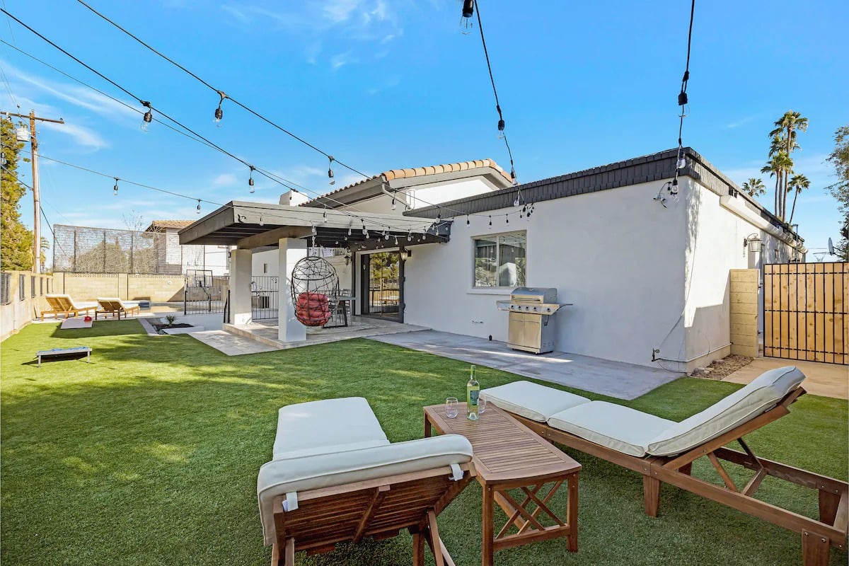 Huge Golf Course Home-Free Heated Pool/Theatre/Gym