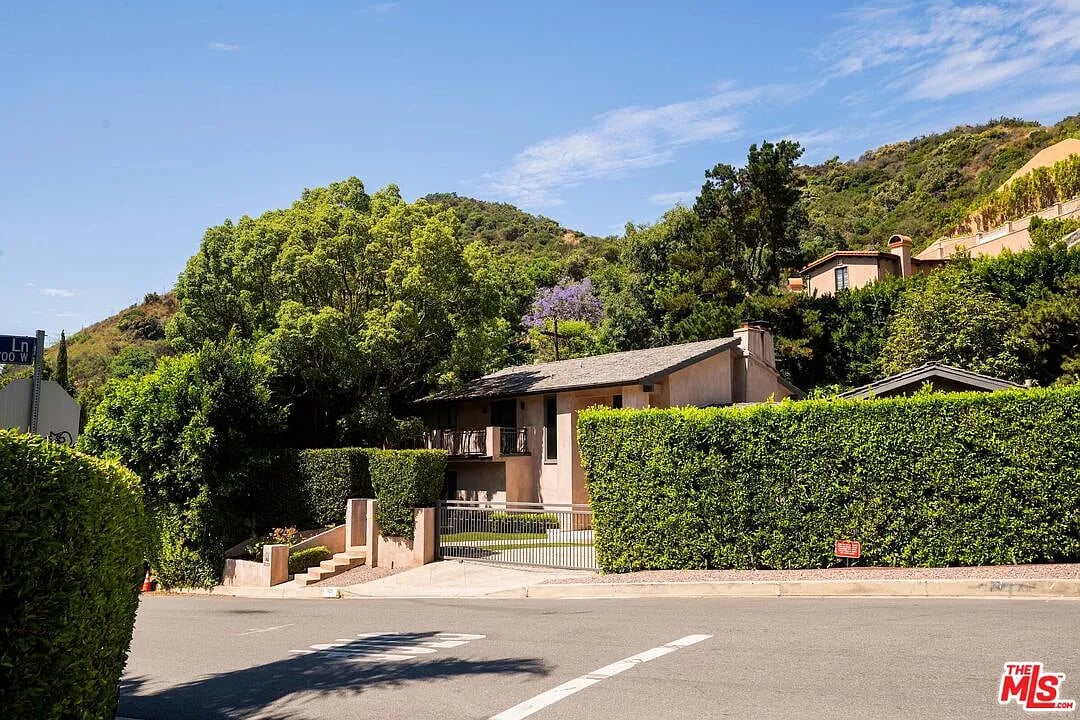 2229 San Ysidro Dr