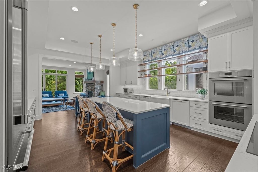 300 Woodridge Ln