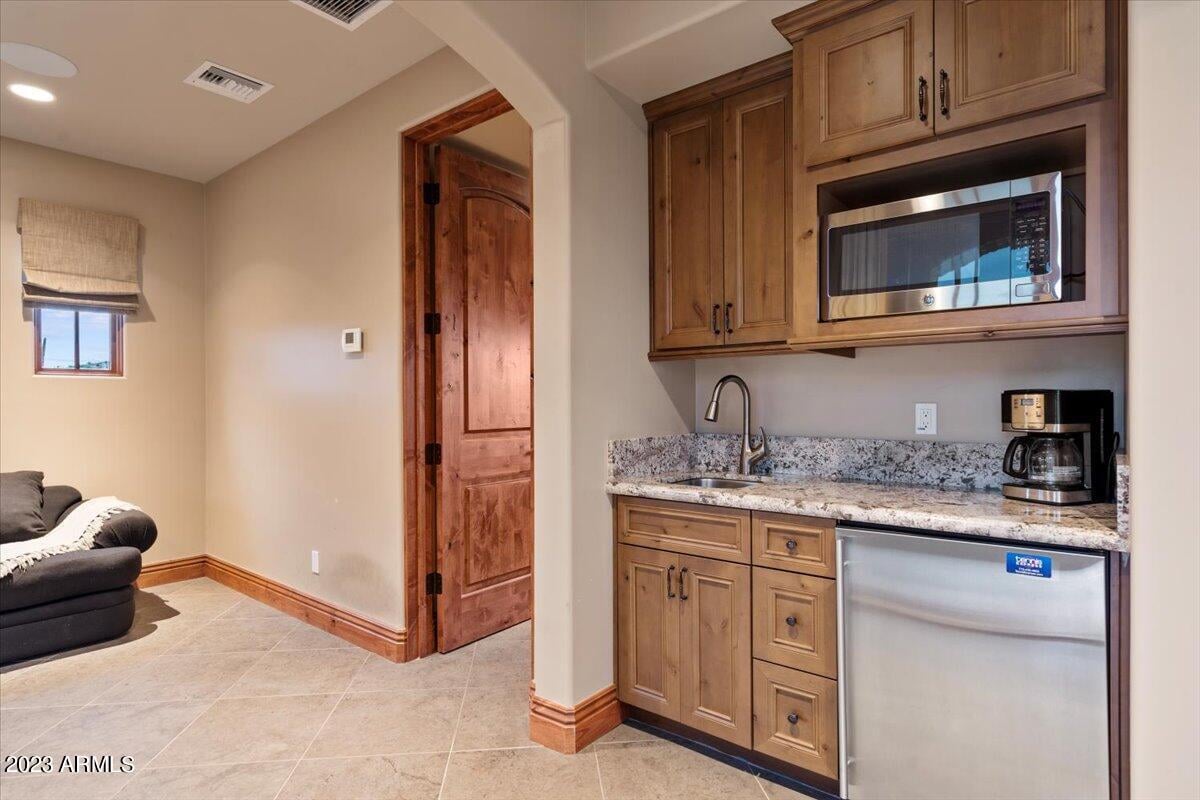9514 E Madera Dr
