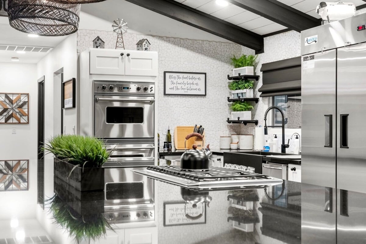 Phoenix Luxury! Pickleball | Free Heated Pool | Hot Tub