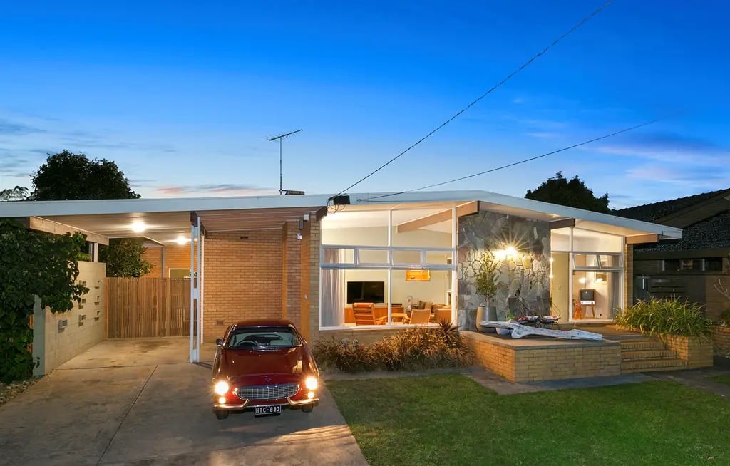 A Journey to 1962: Rediscovering the Beauty of a Midcentury Home