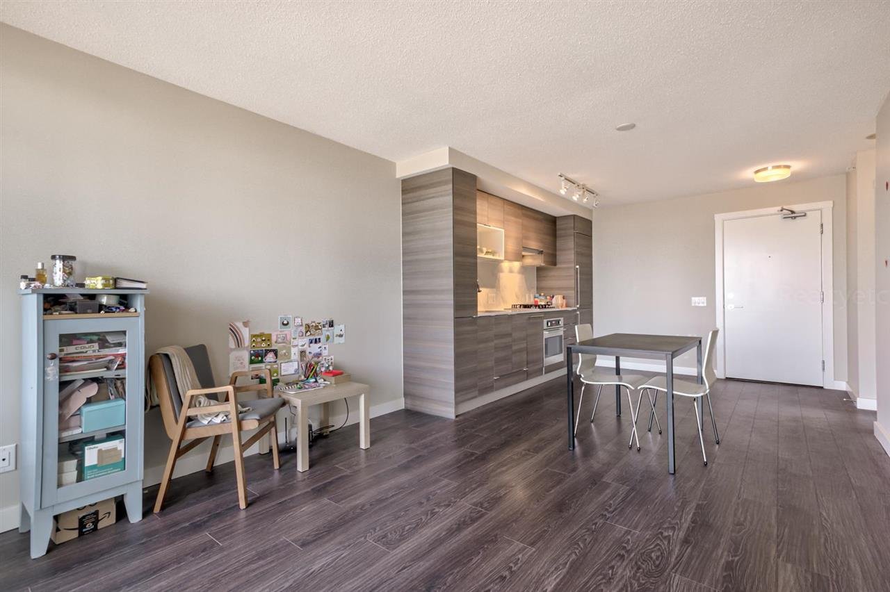 807-602 Como Lake Ave