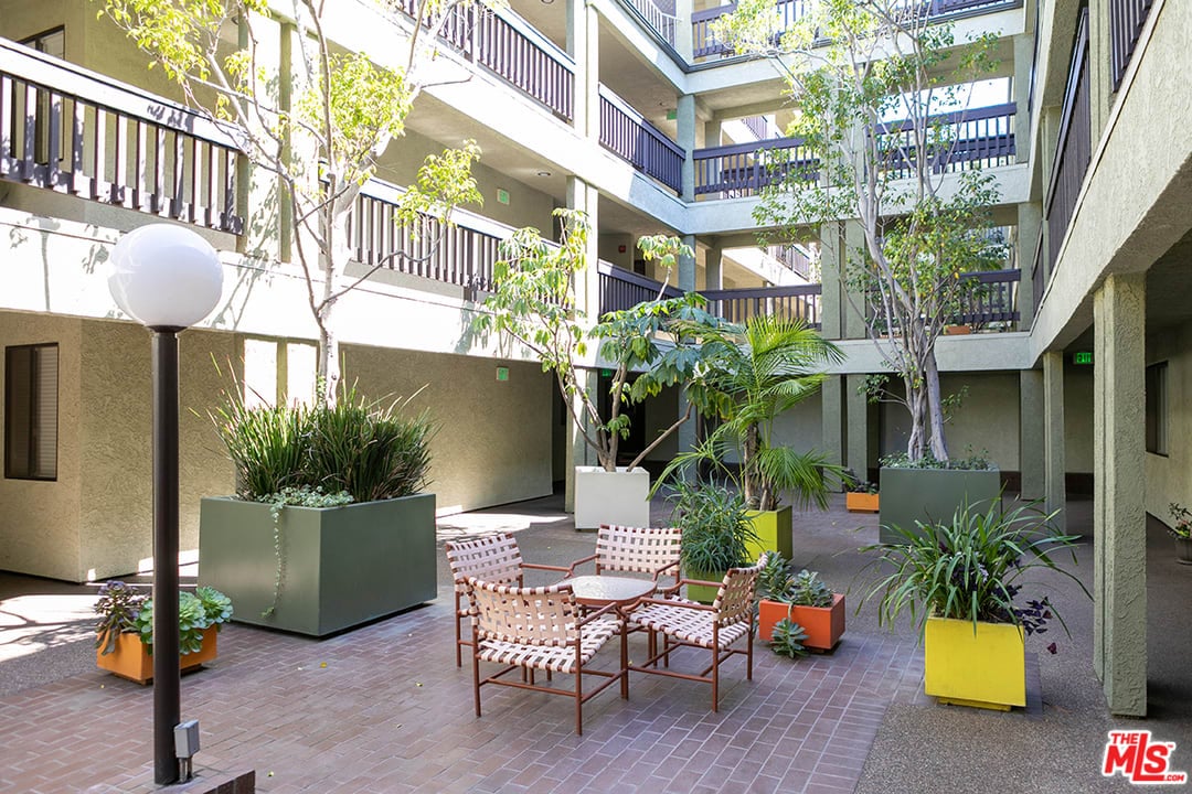 Rare Top Floor Unit in Silver Lake