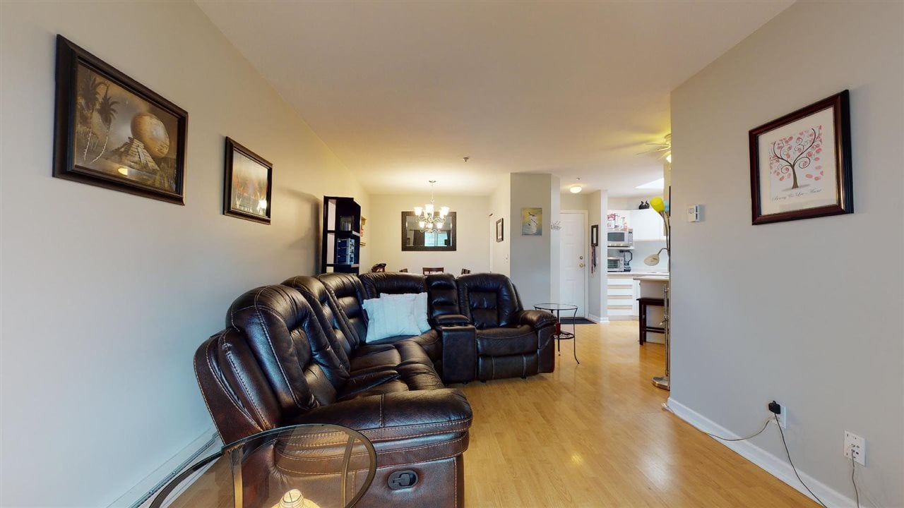 E304-40180 Willow Cres