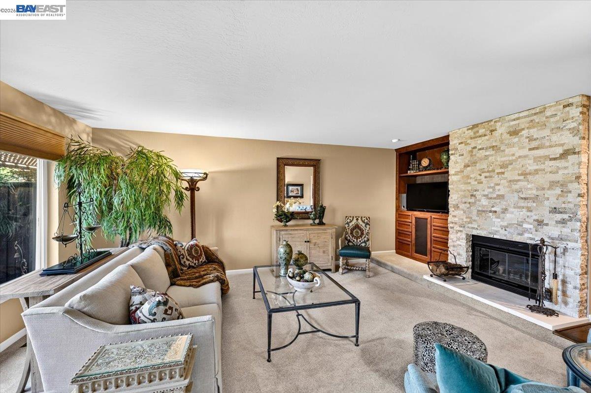 525 Silver Oak Ln