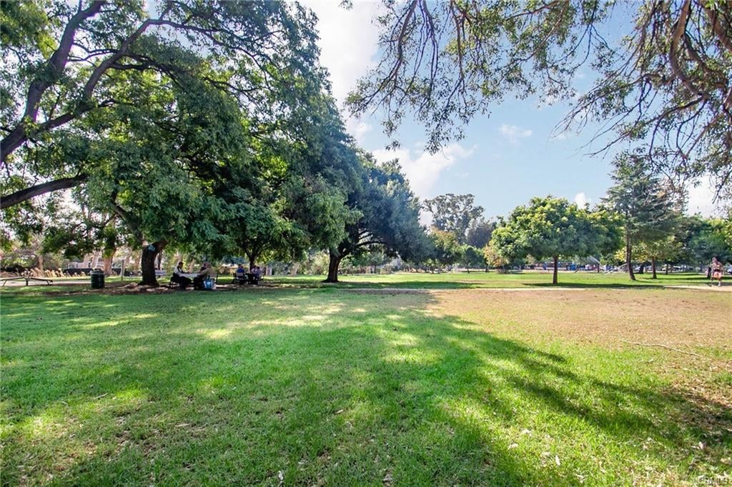 11100 Acama Street 16