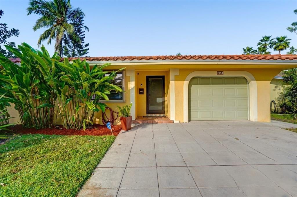 755 NW 35th St Oakland Park, FL 33309