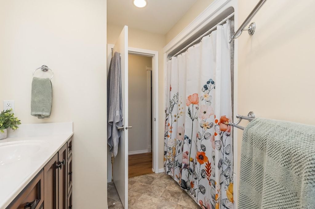 45440 Spartan Cres
