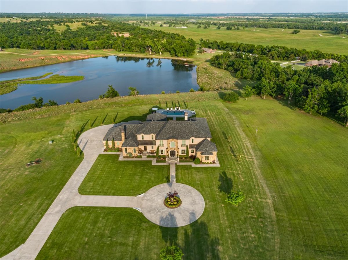 Casa Bella Estate – A Masterpiece of Luxury & Elegance in Mustang, Oklahoma - Wyatt Poindexter - The Agency 