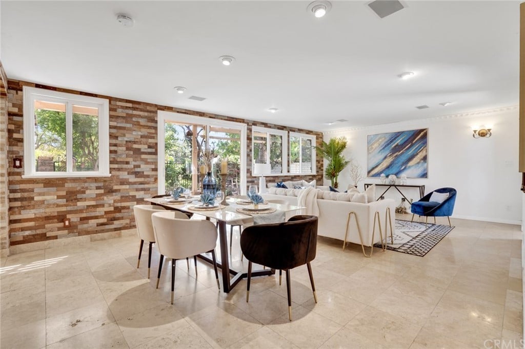 40 Cedar Tree Ln