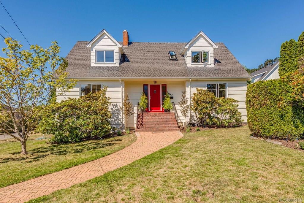 3084 Cadboro Bay Rd