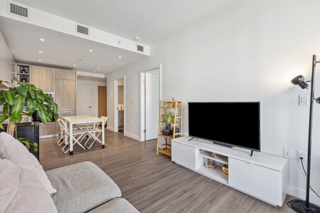 6699 Dunblane Ave, #304