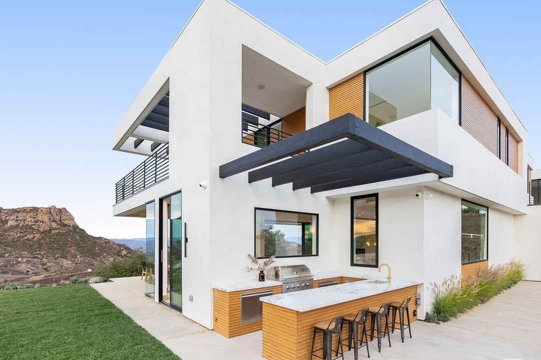 Mulholland Hwy, 90265