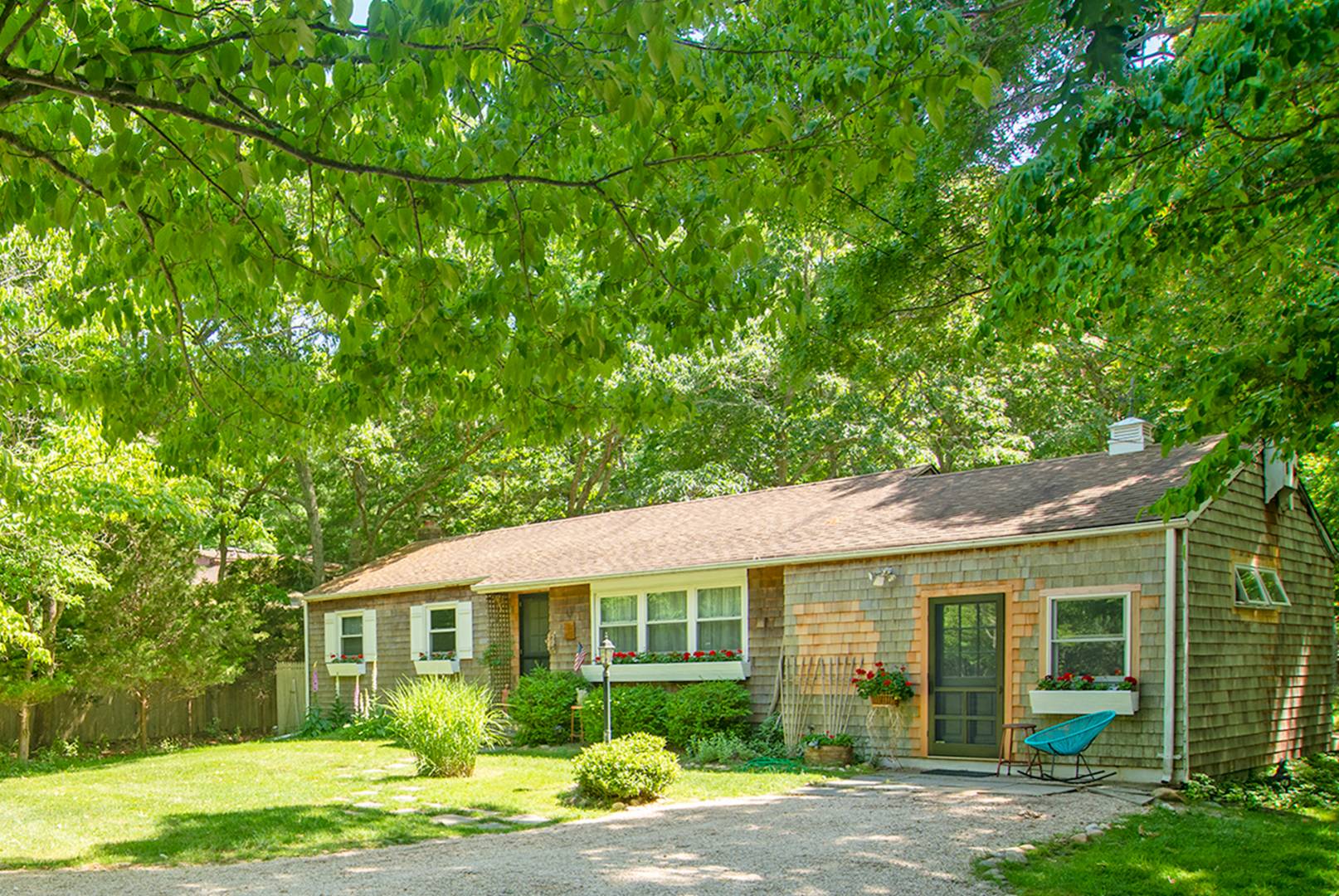 Historic Springs/Accabonac Harbor Immaculate Cottage 