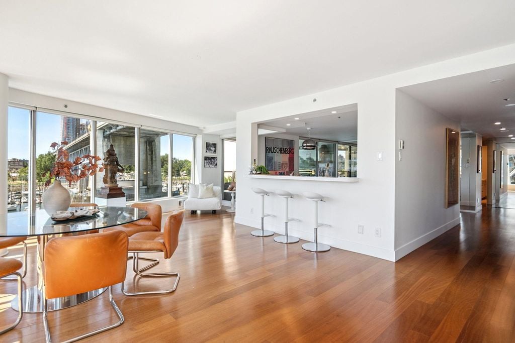1012 Beach Ave, #301
