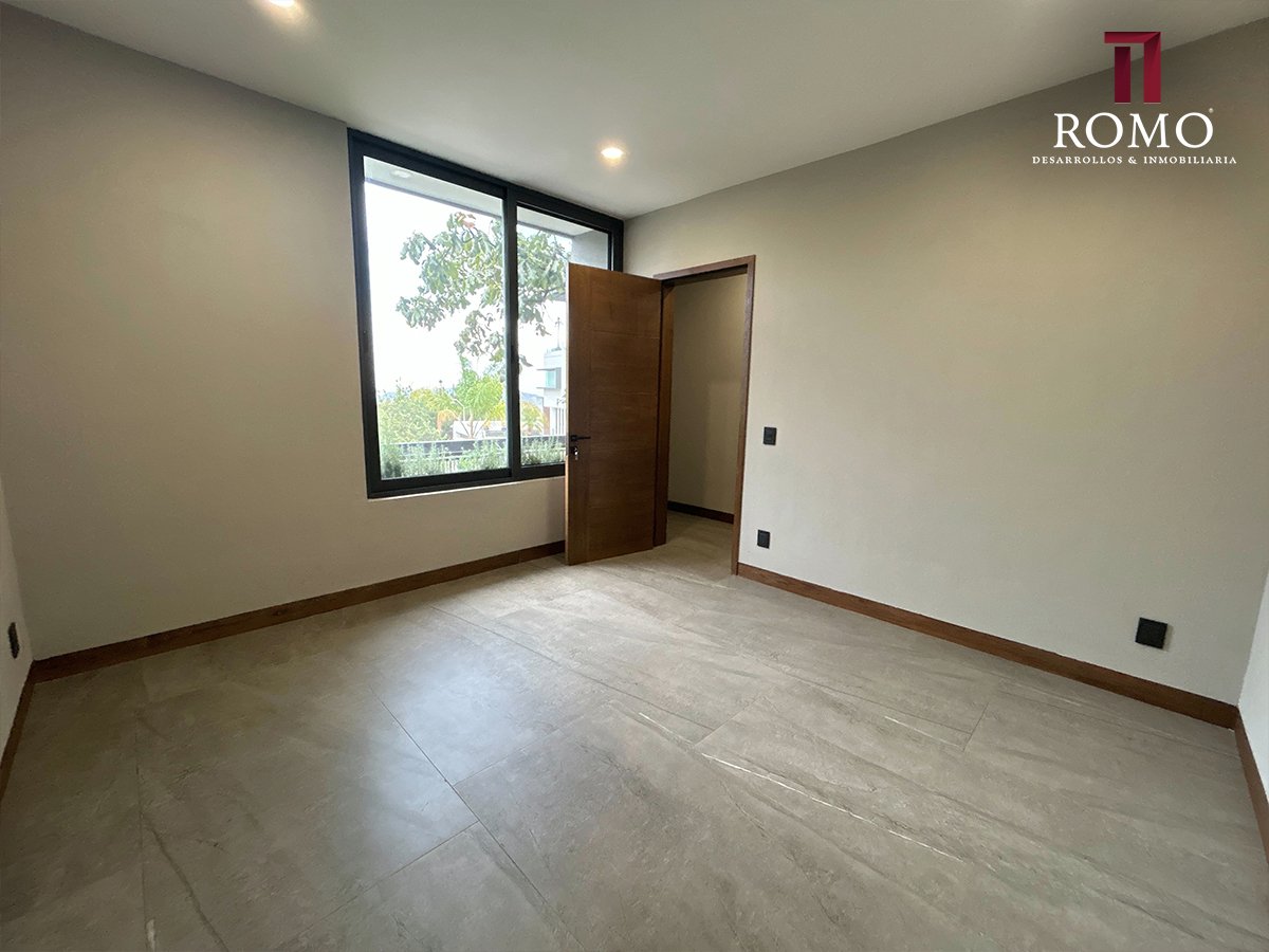 CASA CARRILLO EN VENTA EN BUGAMBILIAS $23'400,000.00 MN