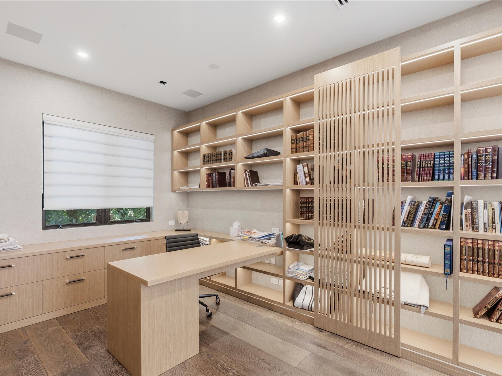 70 Camden Dr, Bal Harbour