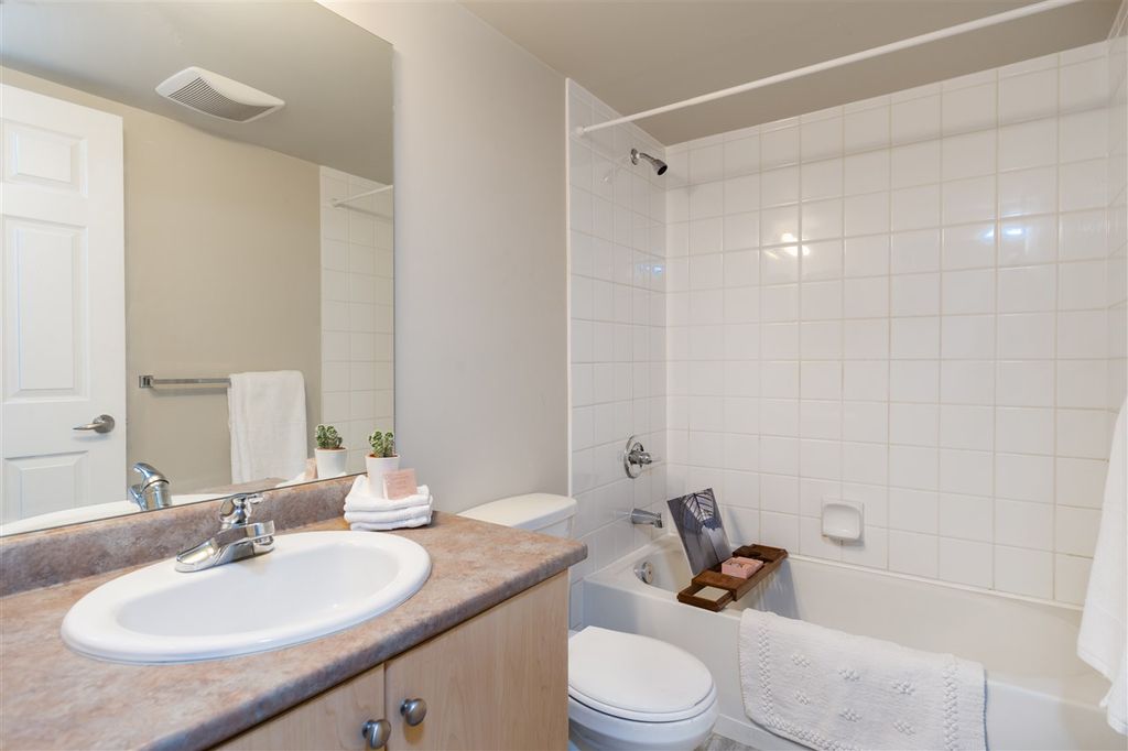 244 Sherbrooke St, #2217