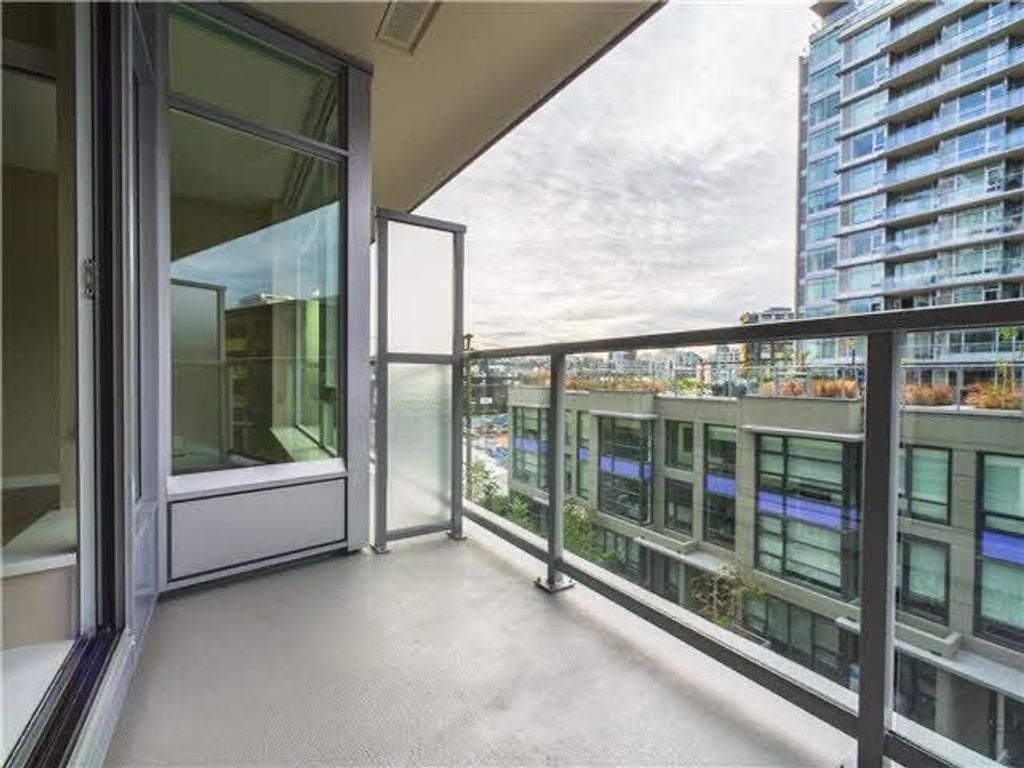 138 W 1st Ave, #407