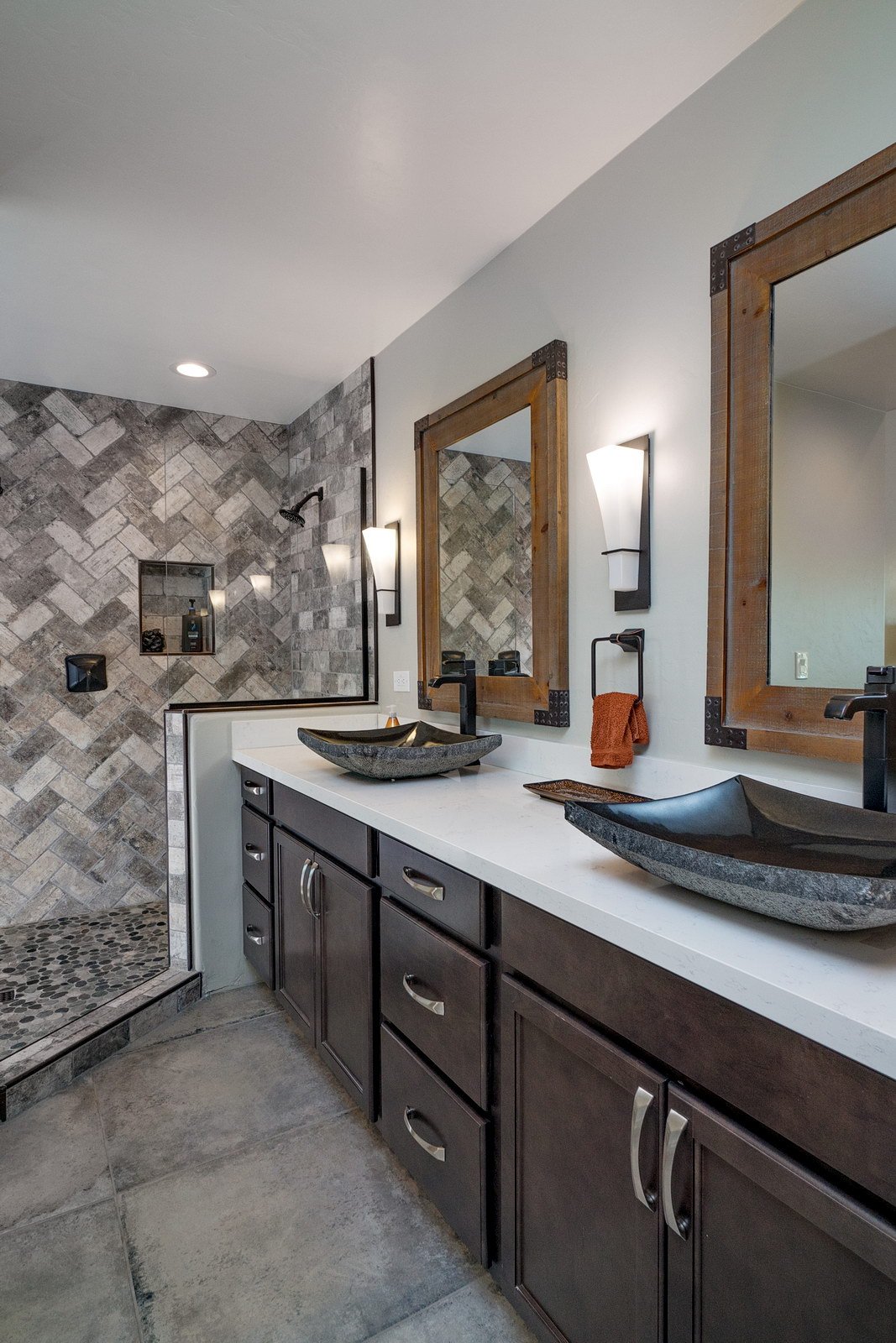 Located in the Desirable Flecha Caida Community