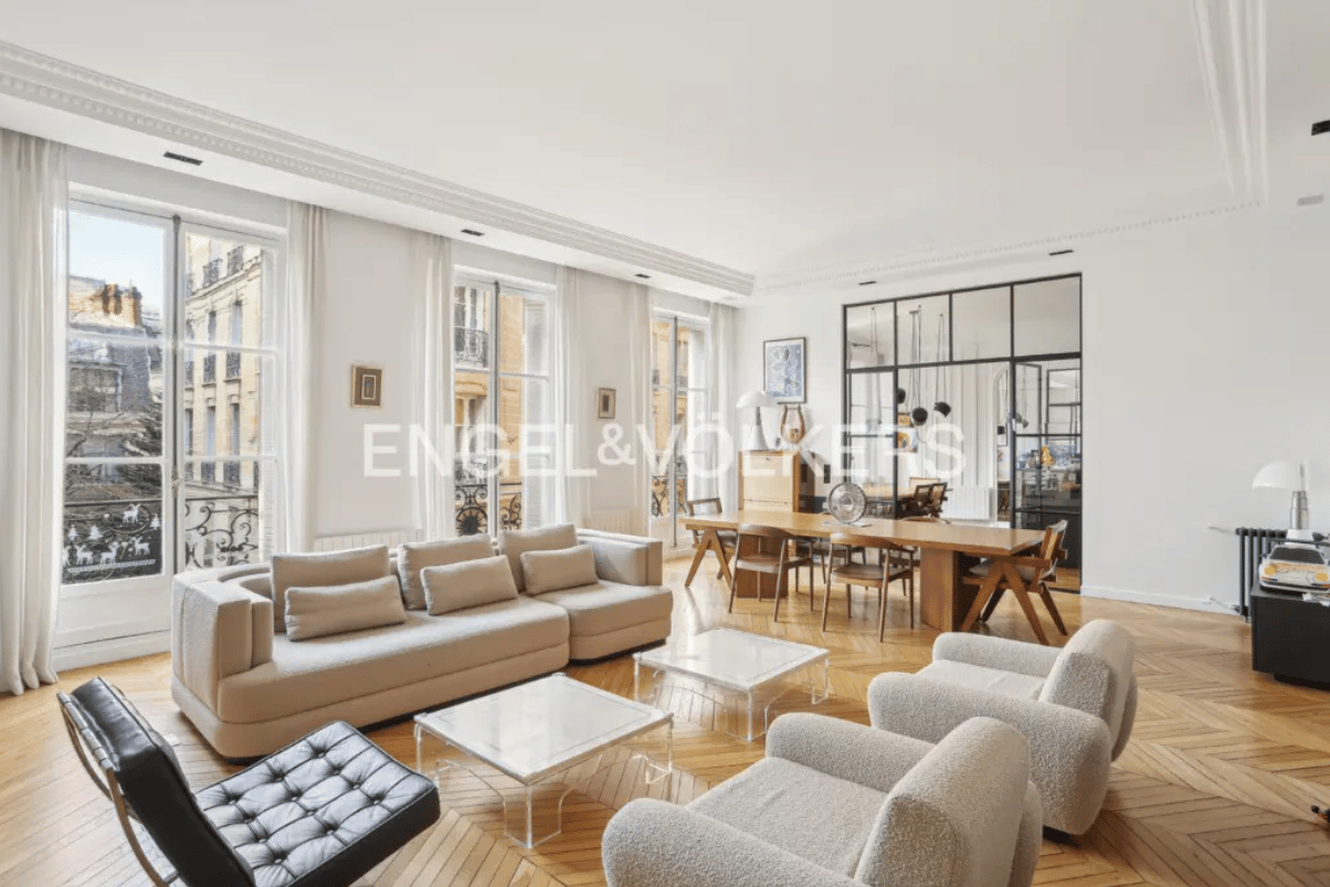 Parisian Apartment In The 16th