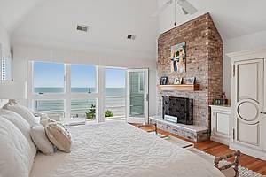 390 Old Montauk Highway, Montauk