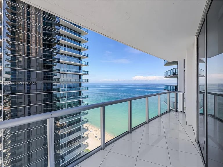 17001 Collins Ave # 2508