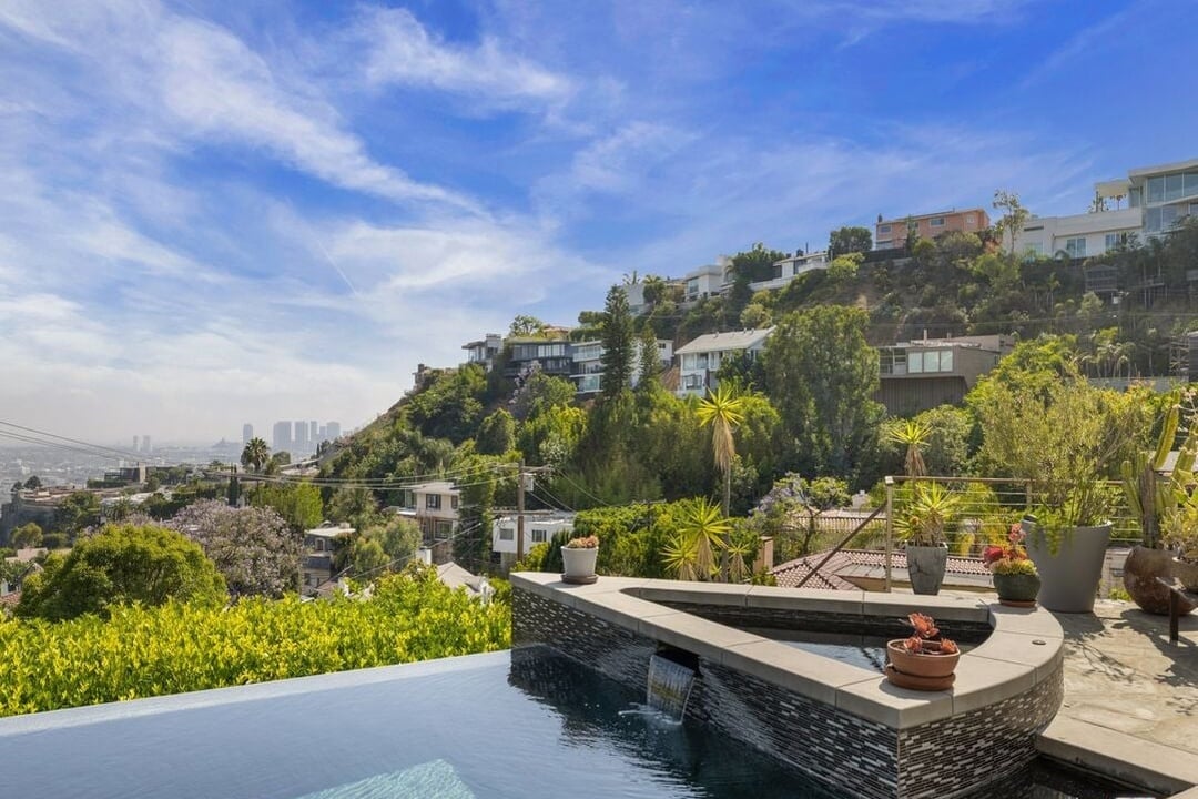 Aria Manor, Sunset Plaza Dr, 90069