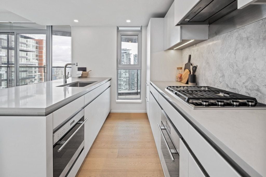 889 Pacific St, #2706