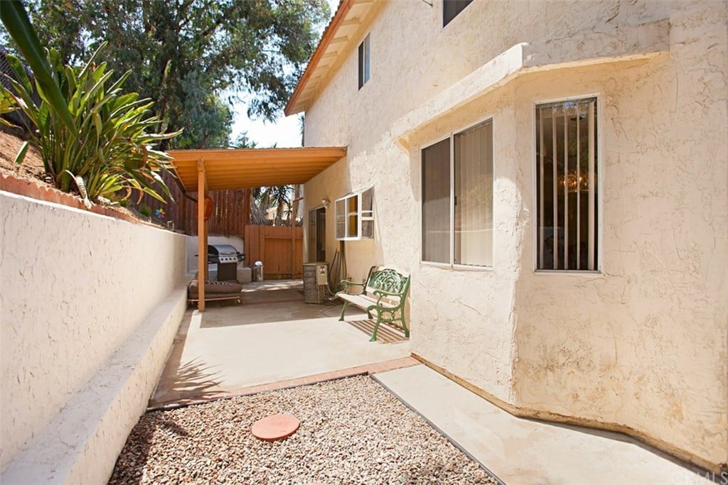 1710 S Mammoth Pl